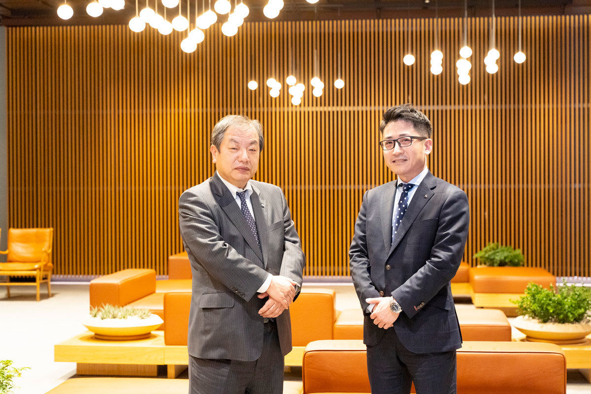 (左)経営管理部門 経理担当 執行役員 濵田良一氏  (右)経理部 チーフ 田所俊和氏