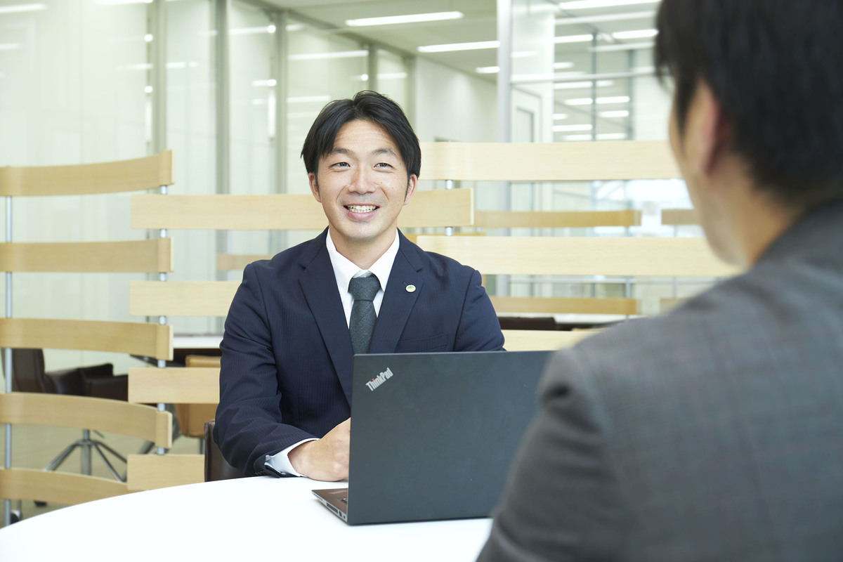 株式会社日立システムズ  営業統括本部 公共・社会営業統括本部 第三営業本部 第一営業部 第三グループ 部長代理 鈴木裕介氏