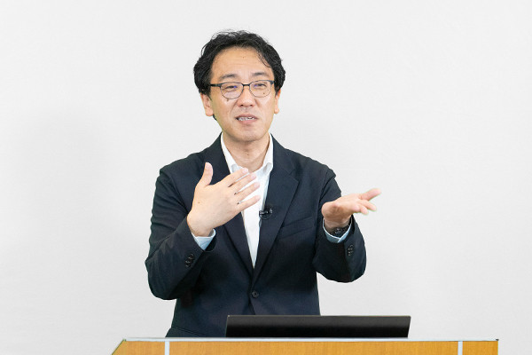和泉憲明氏