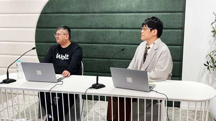 左から、Wolt 民部氏、古坂大魔王氏