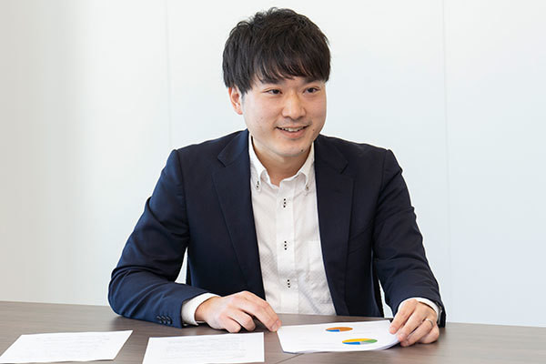 [写真] インタビューに応じる蓮井涼祐氏