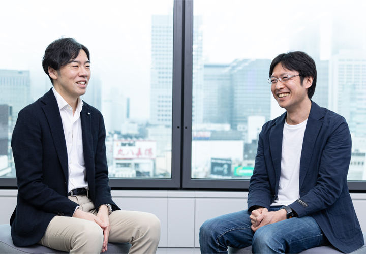 IIJ　向平氏（左）と株式会社クレディセゾン　小野 氏（右）