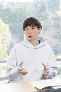 谷　英紀氏