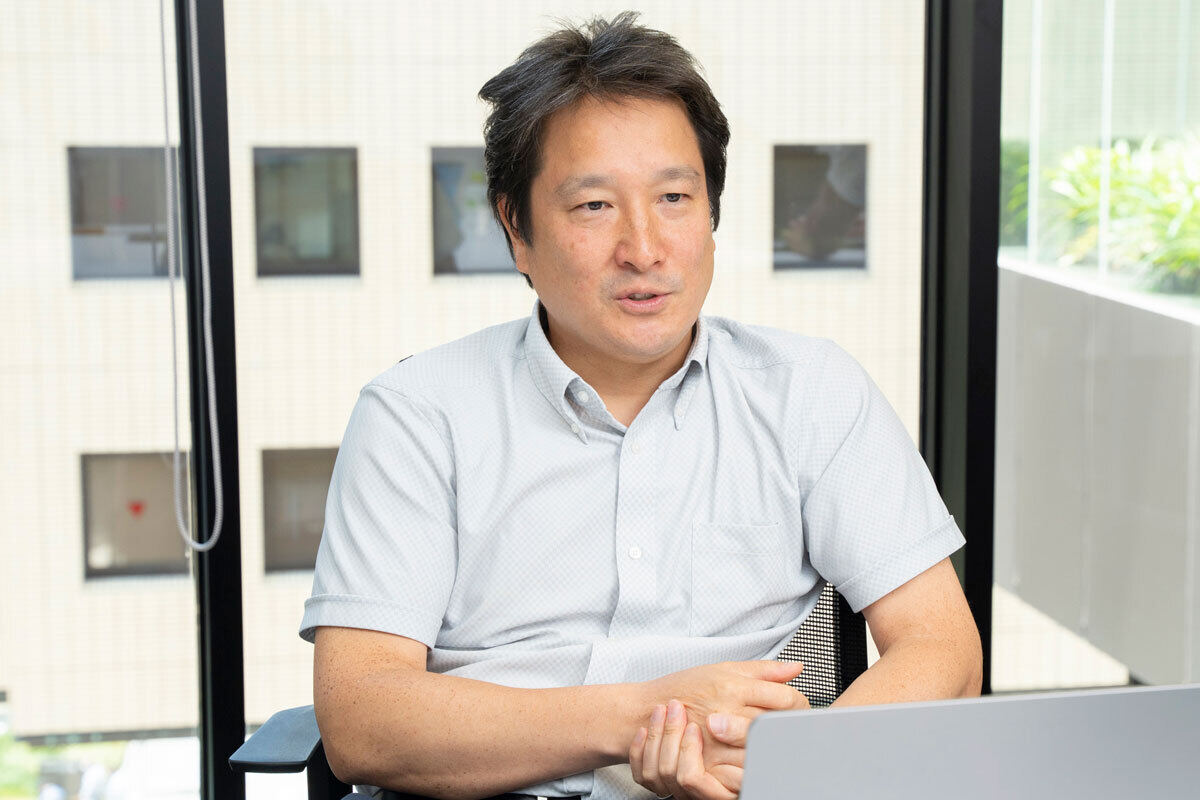 インタビューに答える黒田氏