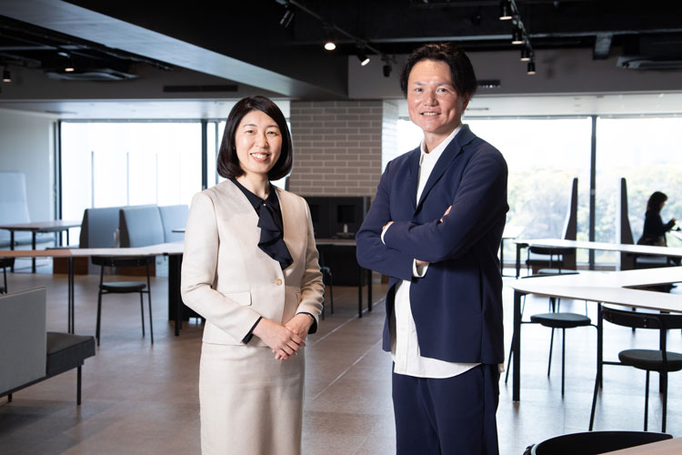 （写真）徳田展子氏と生駒恭明氏