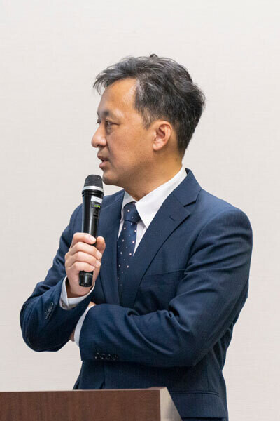 （写真）青木氏が講演している様子