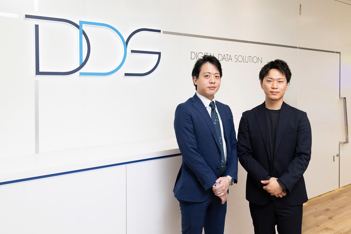 (左)デジタルデータソリューション株式会社 フォレンジクス事業部 法人セールスグループ グループ長　馬渡 邦明氏、(右)デジタルデータソリューション株式会社 フォレンジクス事業部 法人セールスグループ　小野 純平氏