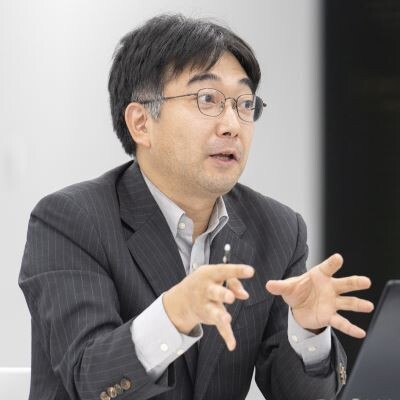 TECH+編集長 小林 行雄