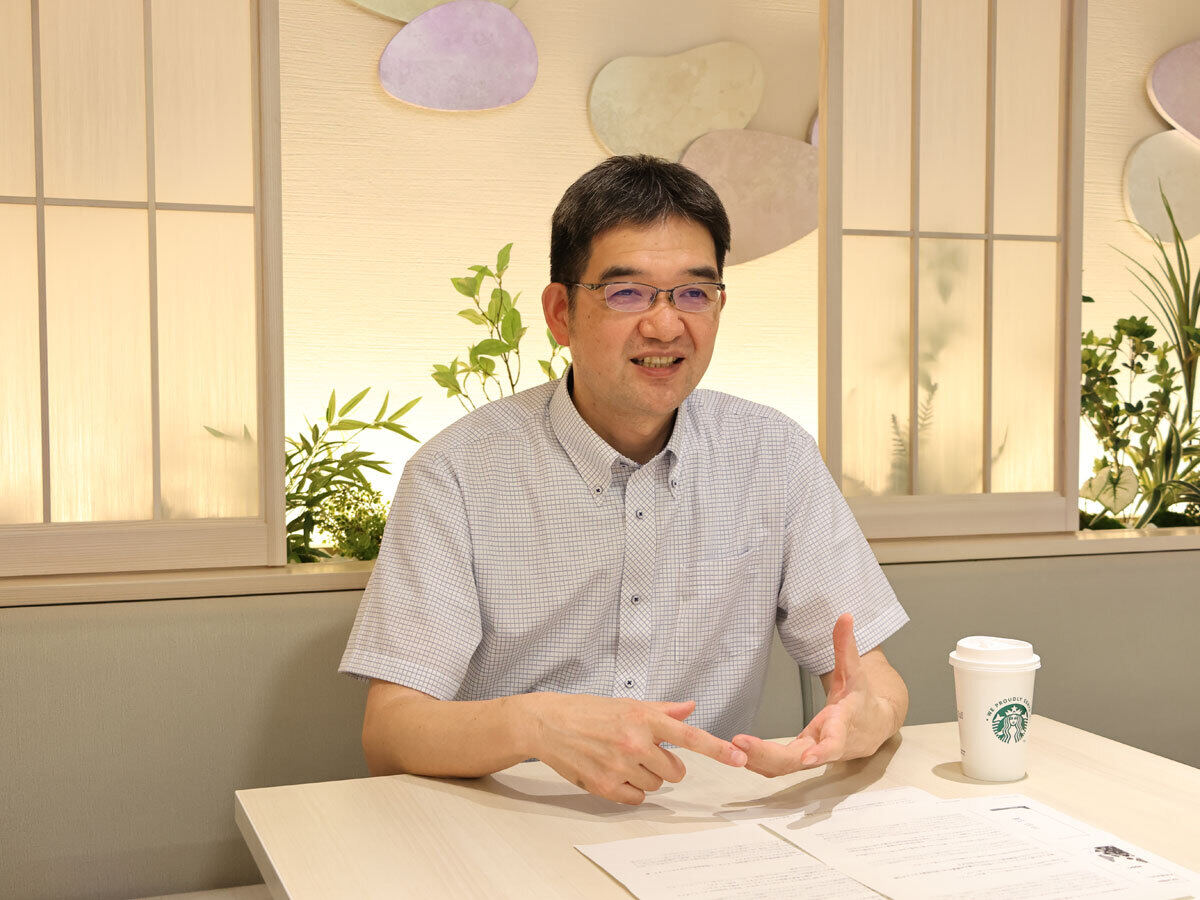 春本氏のインタビュー写真