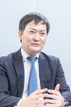 （写真）岡村氏