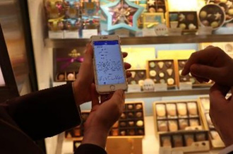 商品のパッケージの写真をシステムにアップするだけで、該当商品の詳細情報をその場で照会することが可能だ