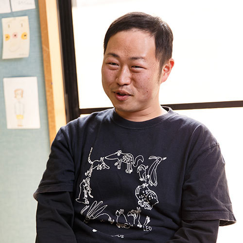 [写真]座談会で楽しそうに話す中山氏