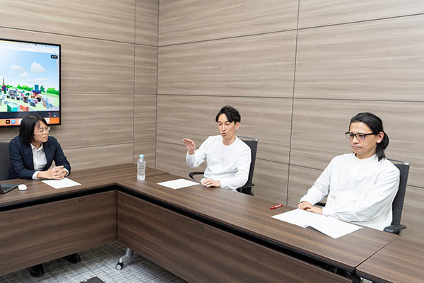 [写真]鼎談中の3名