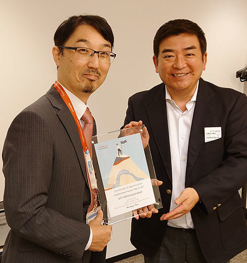 NTTデータ平岡 義規 氏と日本オラクル佐野 守計 氏のツーショット