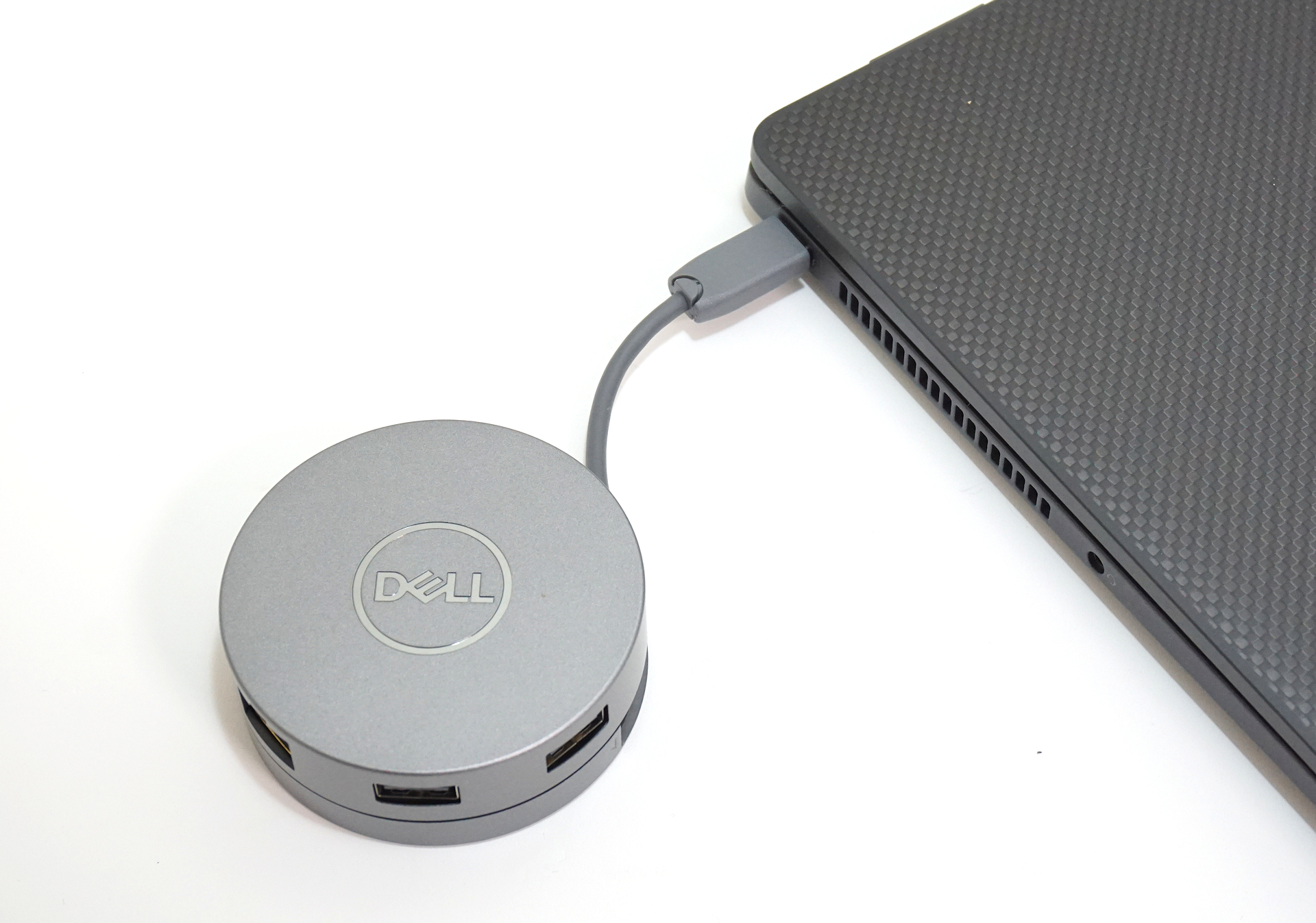 超コンパクトでも多彩なインターフェース、使い勝手抜群の「USB-C モバイル アダプター DA310」を試す