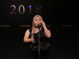 @cosmeベストコスメアワード、総合大賞に選ばれたのは - 渡辺直美も登場