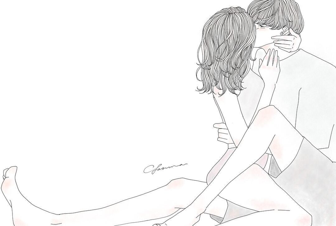 座って唇にキスする男女