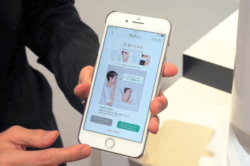 アプリには、使い方を分かりやすく説明する動画をプリインしている