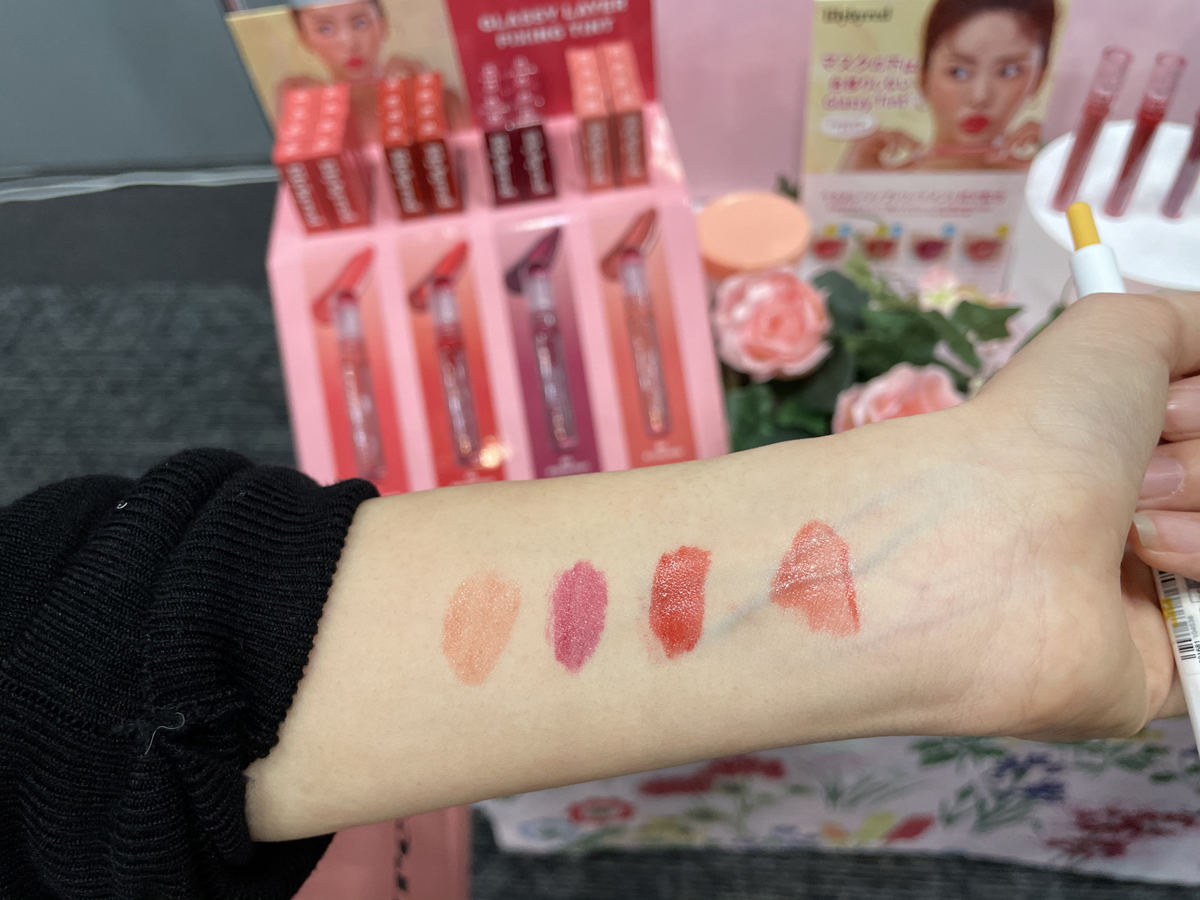 「グラッシーレイヤー フィクシング ティント」 各色 1,540円