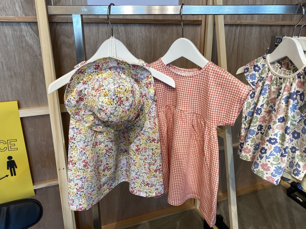 春にぴったりな爽やかなデザインのワンピース