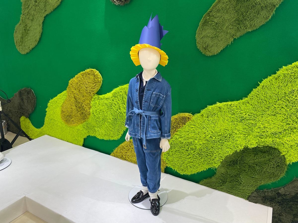 「デニムベイカージョガーパンツ」「デニムカバーオール」をセットアップで