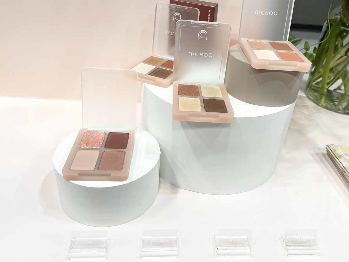 「GLAM EYE SHADOW」(各2,190円)