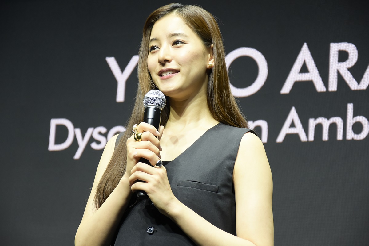 ダイソン ヘアケアアンバサダーを務める新木優子さん