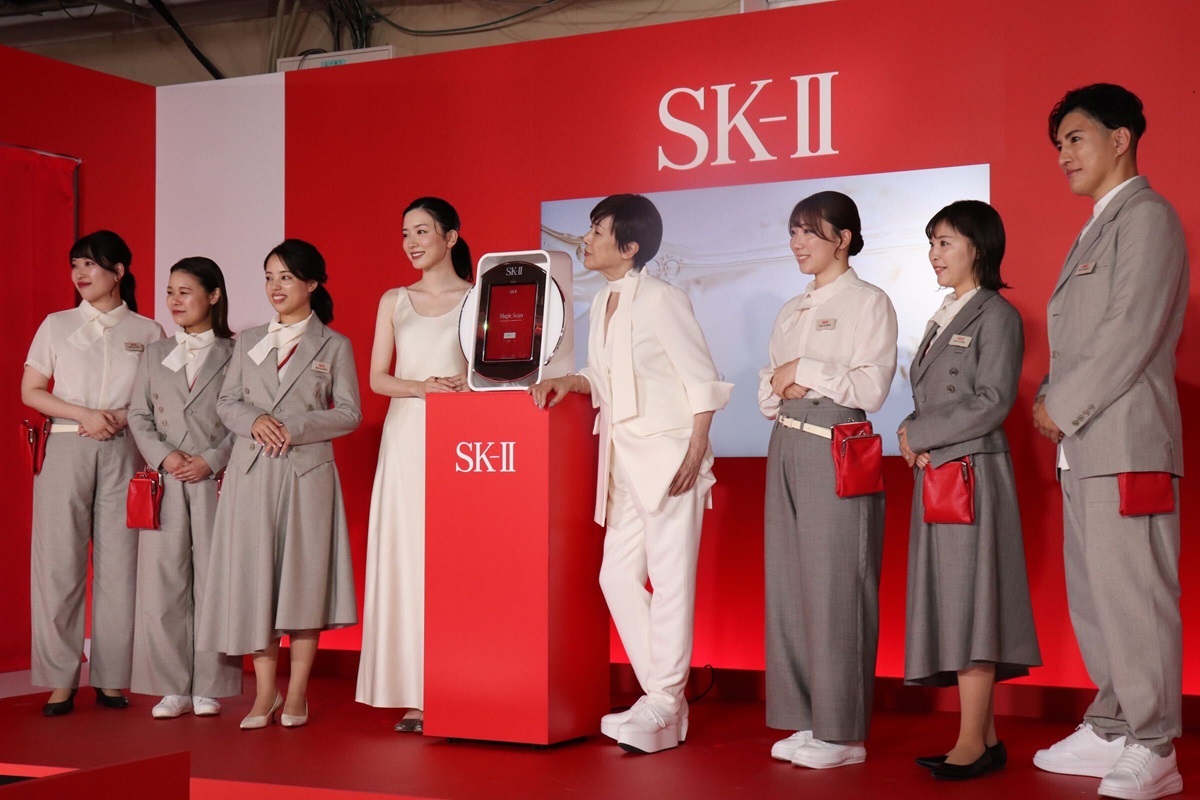 SK-II スキンエキスパートの新しいユニフォームも披露