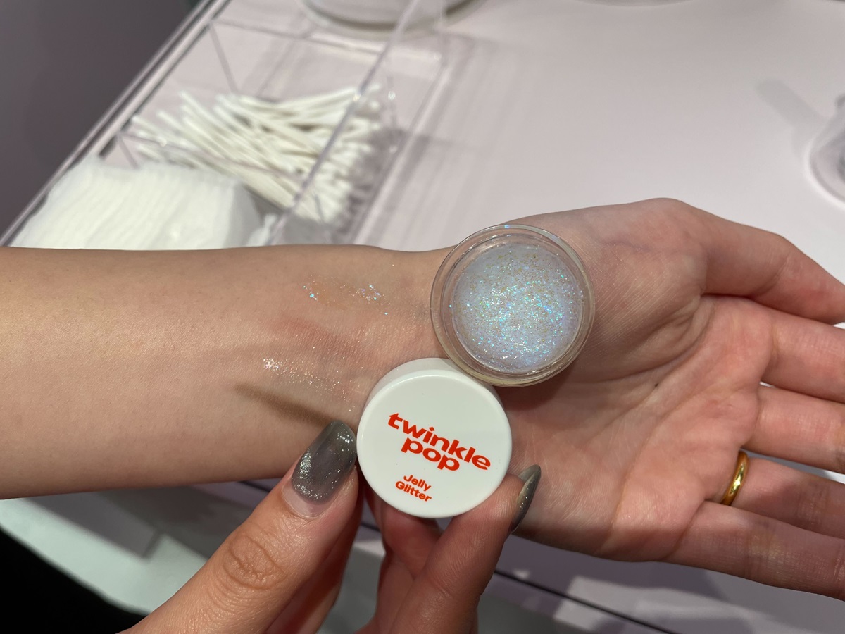 「ジェリーグリッター」の「01 OPAL BANZZAK」