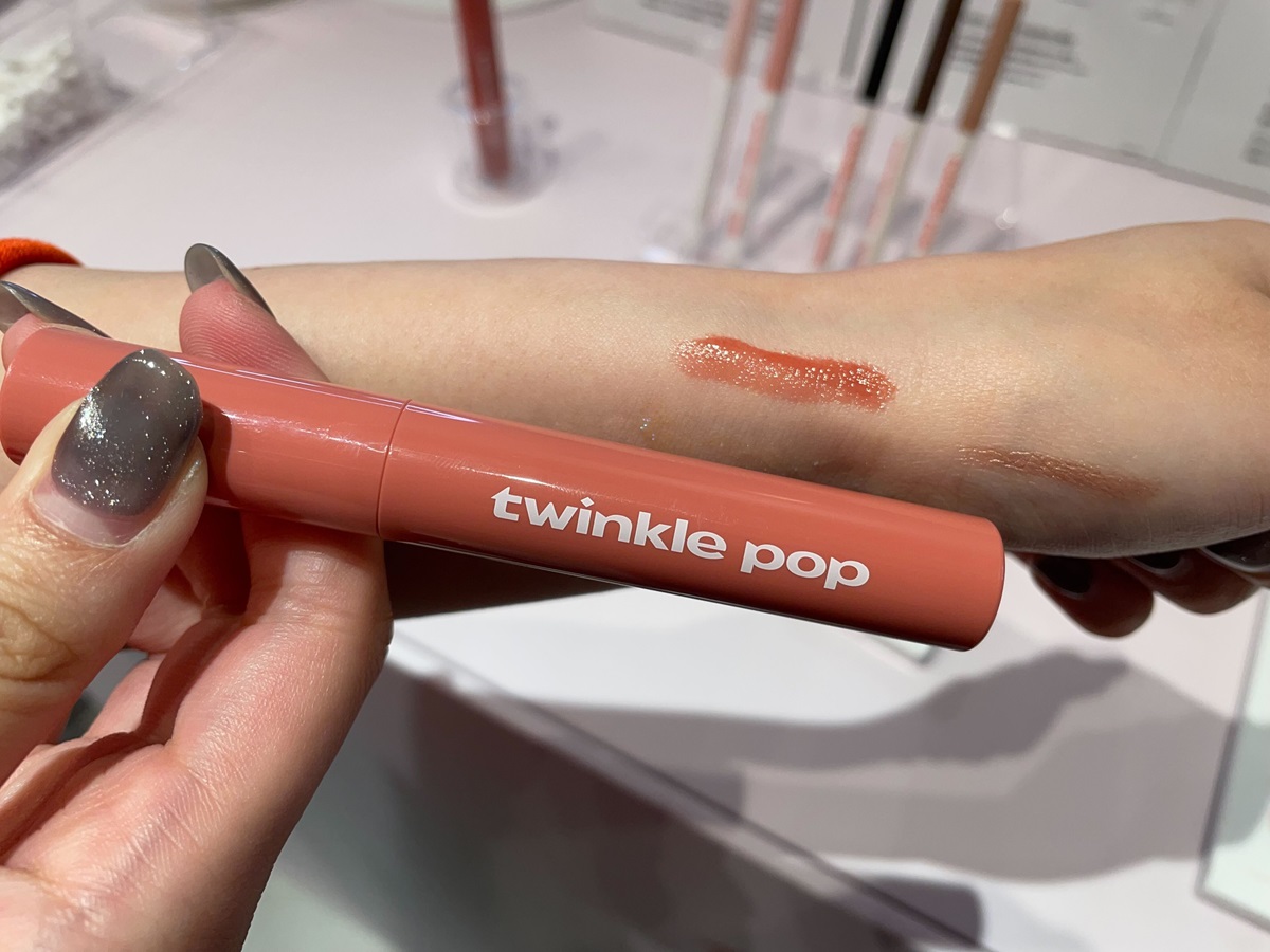 「ピュアグラスティント」の「02 COOL MAUVE」