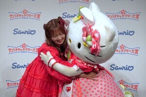 エンタメニュース 第35回 希空＆ホラン千秋、推しにメロメロ！　「サンリオキャラクター大賞」開幕イベントで愛が爆発