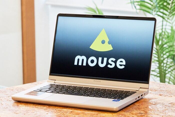 「mouse B4-i7」（シャンパンゴールド）