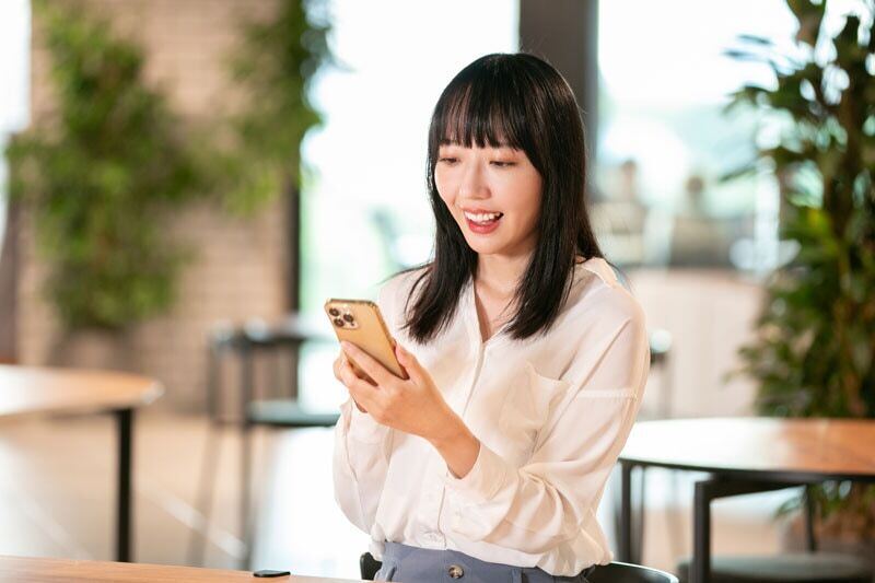 最短で当日に完了！？　面倒なスマホの乗り換えもオンラインなら簡単！　忙しい社会人にオススメのeSIMとは